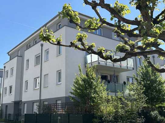 Freundliche und neuwertige 2-Zimmer-Wohnung mit Balkon und Einbauküche im Herzen von Neulußheim