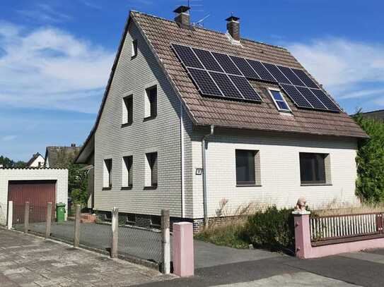 Zweifamilienhaus mit großem Garten und Photovoltaik-Anlage zur Übernahme in Holzminden