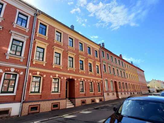 2 Zimmer-Wohnung - teilmöbliert - mit Stellplatz.