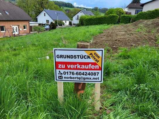 Gut geschnittenes Baugrundstück mit traumhaftem Fernblick