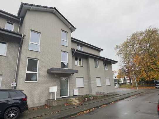 Neubau mit großem Balkon 3 Zi. Whg., ruhige dennoch zentrale Lage