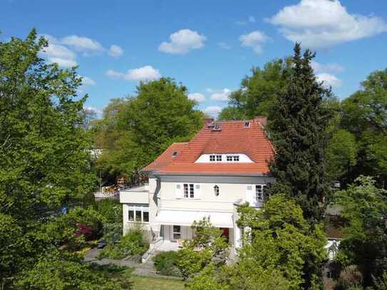 Eine Villa im Grünen