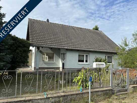 Gepflegtes Einfamilienhaus mit Nebengebäude, Garage und Garten