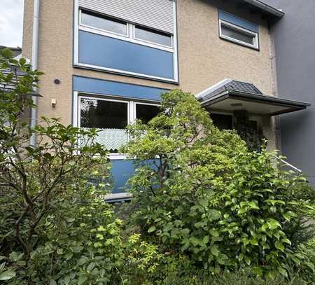 Einfamilienhaus mit Photovoltaikanlage und Garage in familienfreundlicher Lage