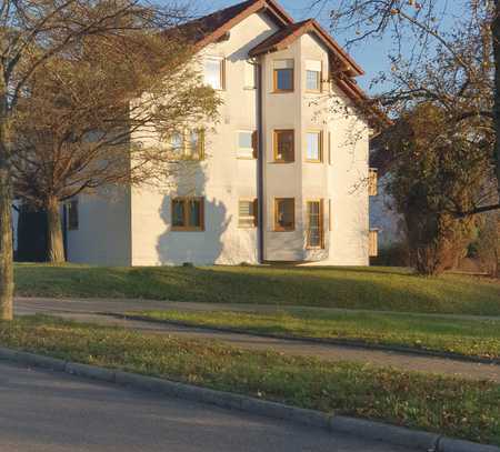 Sehr schöne Dachwohnung wartet auf Sie!