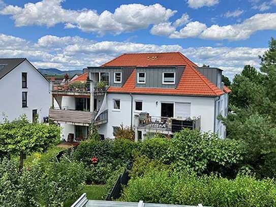 RESERVIERT provisionsfreie Dachgeschosswohnung mit Balkon, Fahrstuhl und Tiefgaragenstellplatz