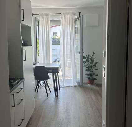 Neues 1-Zi.-Apartment mit Balkon und Küche möbliert