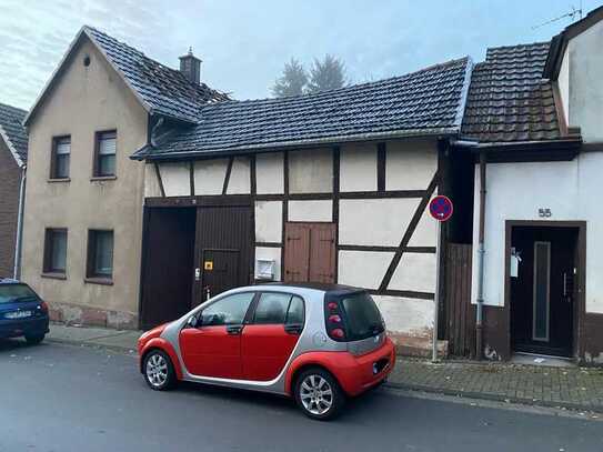 Baugrundstück mit erteilter Baugenehmigung u Altbestand