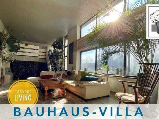 BAUHAUS-VILLA +Wohnung: 3 Bäder, 5 Terrassen, 2 Garagen, Waldblick