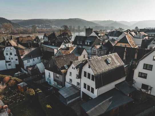 Charmantes Einfamilienhaus mitten in Rhens!