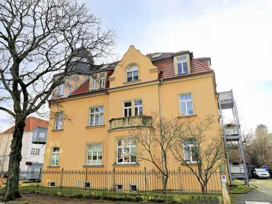 individuelle 3 Zimmer Dachgeschosswohnung mit Mansarde