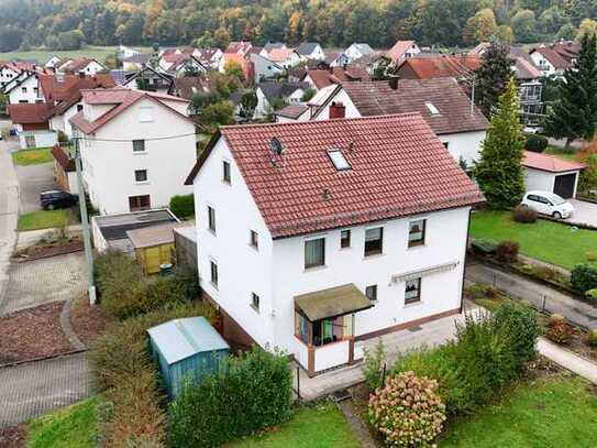 ZWEIFAMILIENHAUS MIT VIER GARAGEN UND AUSBAUMÖGLICHKEIT IN LONSEE/URSPRING