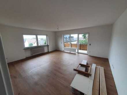 Sanierte Wohnung mit Balkon: ansprechende 4-Zimmer-Wohnung in Hausen