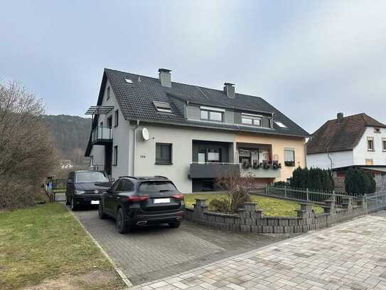 Doppelhaushälfte mit viel Platz und großem Garten, Garage und Carport für 2 Autos