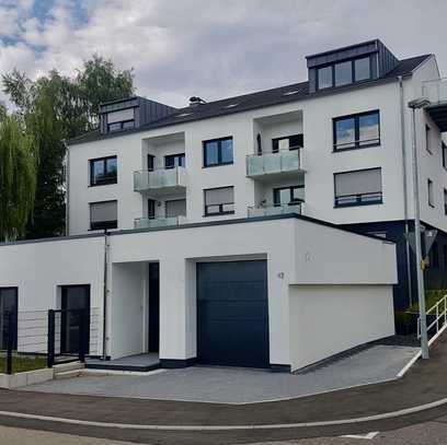 Stilvolle, sanierte 4-Zimmer-Wohnung mit Terrasse und Einbauküche in Leonberg-Haldengebiet