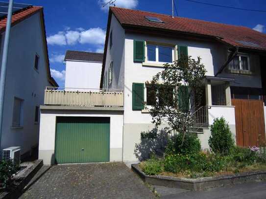 Wohnhaus mit Terrasse, Garage und Schopf