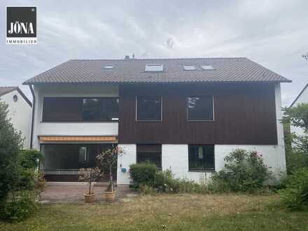 Für Eigennutzer und Kapitalanleger:
3-Parteienhaus in begehrter Lage mit schönem Grundstück