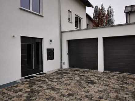 Gehobene Whg mit neuer Einbauküche & Balkon: stilvolle 4-Zimmer-Whg in Sindelfingen-Mai.