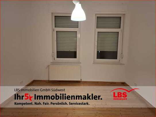 Stilvolle 4-Zimmer-Altbauwohnung, frisch renoviert !