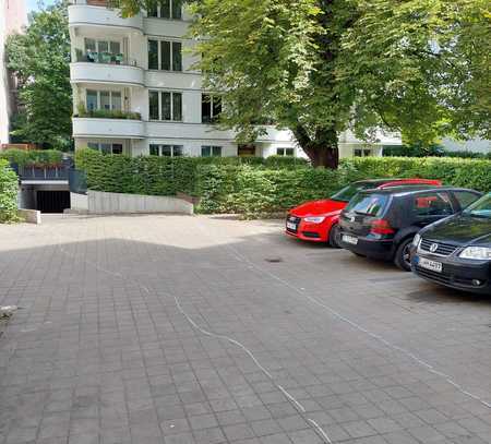 PKW-Stellplatz in Berlin-Schöneberg, Nahe Nollendorfplatz