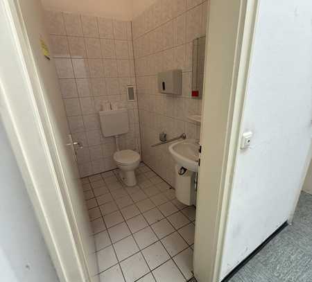 Büro, Praxisräume, Agentur, Beauty, Shop, Geschäft mit 57 m² Lager