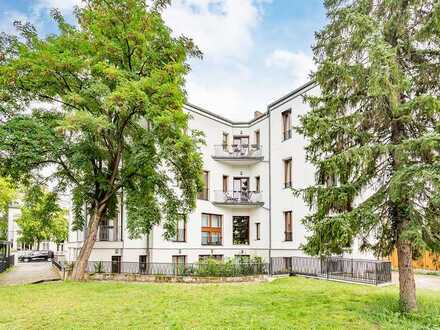 Elegante 3-Zimmer-Wohnung in Westend: 2 Balkone, bemerkenswerte Deckenhöhe und eine Oase der Ruhe