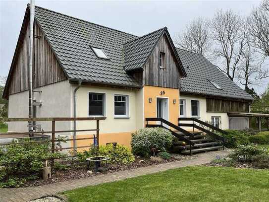 Einfamilienhaus - Schlossblick, großem Grundstück und viel Nebengelass