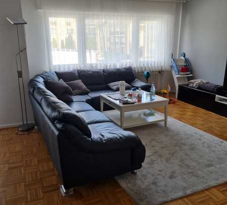 Schöne und gepflegte 3-Zimmer-Wohnung mit gehobener Innenausstattung mit Balkon in Leverkusen