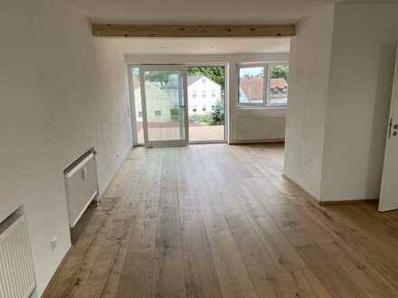 Erstbezug nach Sanierung mit Balkon: freundliche 3-Zimmer-Dachgeschosswohnung in Abensberg