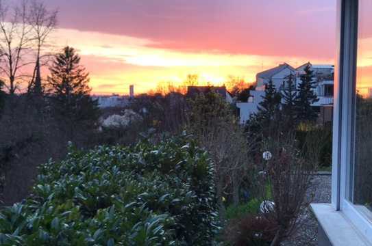 Stilvolle, luxuriöse 6-Zimmer-Terrassenwohnung mit großem Garten u. Sauna