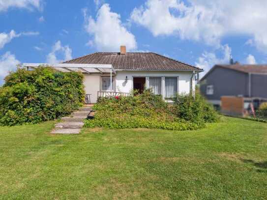 Schick machen und wohlfühlen! Gemütliches Einfamilienhaus mit Garten und Garage in Grasleben