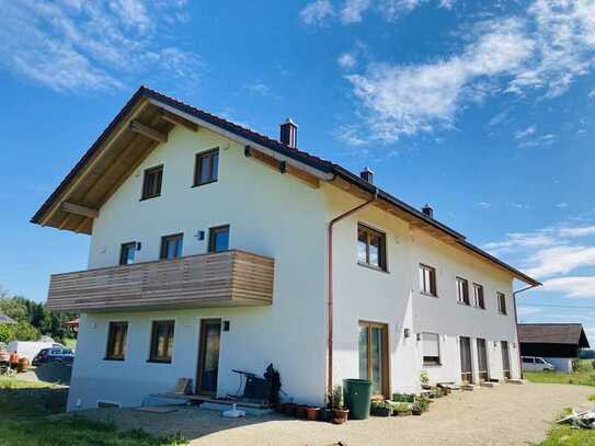 Erstbezug - Stilvolle 2,5-Zimmer-Wohnung mit gehobener Innenausstattung mit Balkon