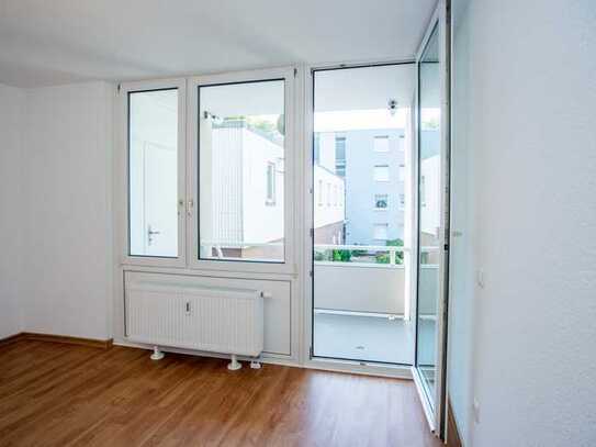 * WOHNEN IN SÜDLAGE * Top san. 2-Zimmer-Wohnung m. Südbalkon