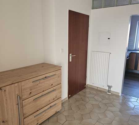 Renovierte, möblierte 4-Zimmer-Wohnung