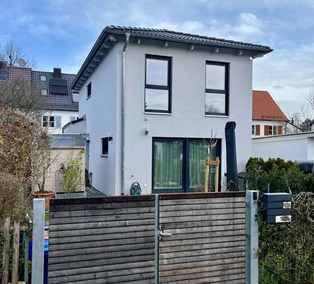 Exklusives 4-Zimmer-Einfamilienhaus mit gehobener Innenausstattung und EBK in TOP Lage Gräfelfings