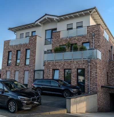 Moderne Neubau Wohnung im 2 Obergeschoss, Balkon