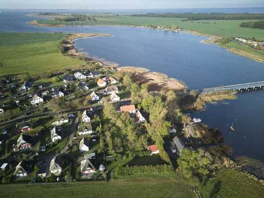 EINMALIG: Wassergrundstück auf der Insel Rügen -EFH mit Fewo + separatem Ferienhaus u.3.800m² Land