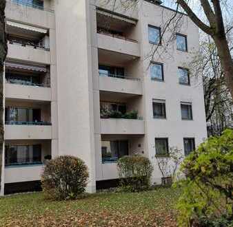 Ruhige 72m² Wohnung mit 2,5 modernen Zimmern mit Balkon und EBK in Wiblingen