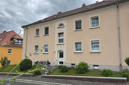 Gemütliche 3-Raum-Wohnung im 4-Familienhaus mit Gartenhaus, Grundstück, Garage in ruhig grüner Lage