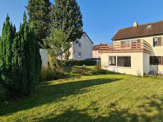 *** Doppelhaushälfte mit schönem Garten und großer Dachterrasse! ***