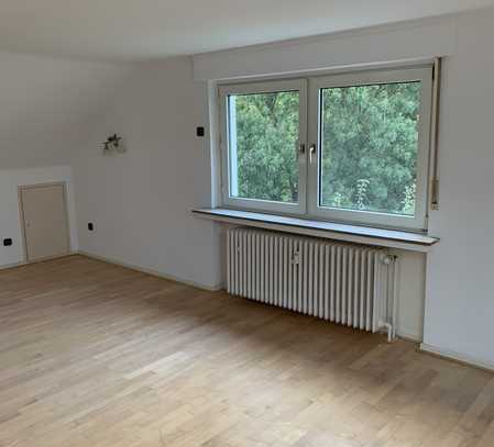 Modernisierte 2,5-Zimmer-DG-Wohnung mit Einbauküche in Unna Billmerich