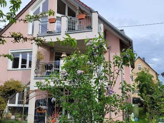 Schöne helle 4,5-Zimmer-Wohnung mit Balkon zum Garten