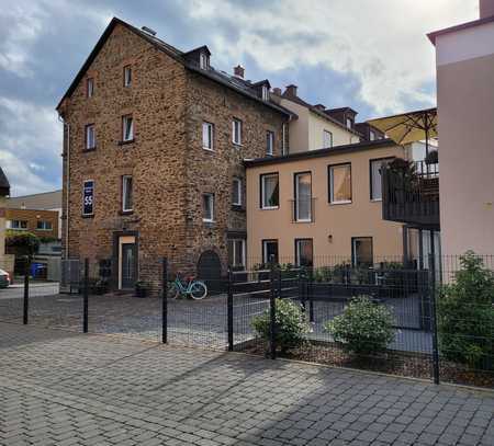 Koblenz-Moselweiß, sanierte, hübsche, lichtdurchflutete Wohnung mit Einbauküche.