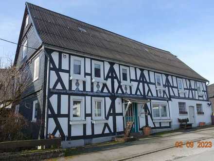 Fachwerkhaus mit Schuppen in Bad Berleburg-Schüllar mit vielen Möglichkeiten