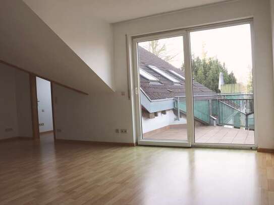 Schöne 2-Zimmer-DG-Wohnung mit Balkon und Einbauküche in Kirchheim unter Teck