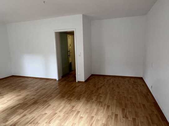 Erstbezug mit Küchenzeile, Süd-Balkon, Garage und Waschmaschine: schöne 1-Zimmer-Wohnung in Bexbach