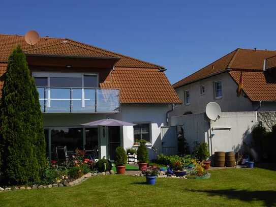 Attraktive und modernisierte 3-Raum-Erdgeschosswohnung mit geh. Innenausstattung mit Balkon