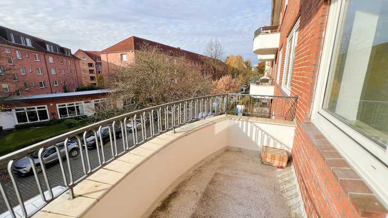 Ruhiges Wohnen nahe Winterhude: Helle 3-Zi.-Whg. mit SW-Balkon und neuer Küche!