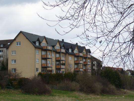 3-Zimmer-Dachgeschosswohnung mit Südbalkon und Einbauküche in Hof