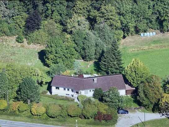 Einfamilienhaus in einem Weiler in den Westlichen Wäldern, 23000 m2 Grundstück am Waldrand